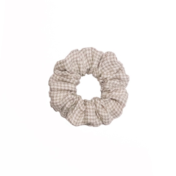 Hand Crafted Accessories - Natural Houndstooth Linen Scrunchie
